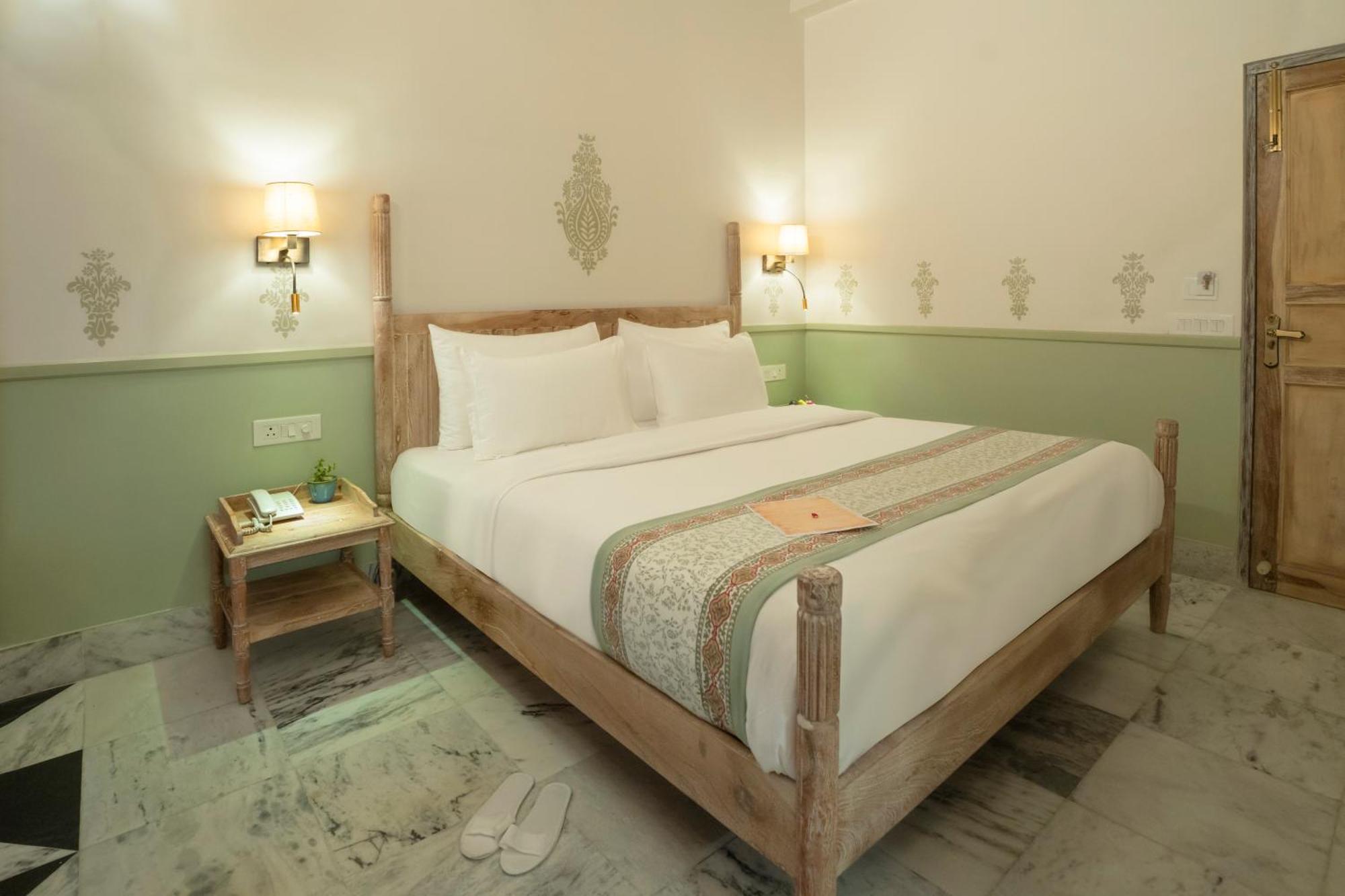 Dev Mahal - A Boutique Heritage Hotel Джайпур Екстериор снимка