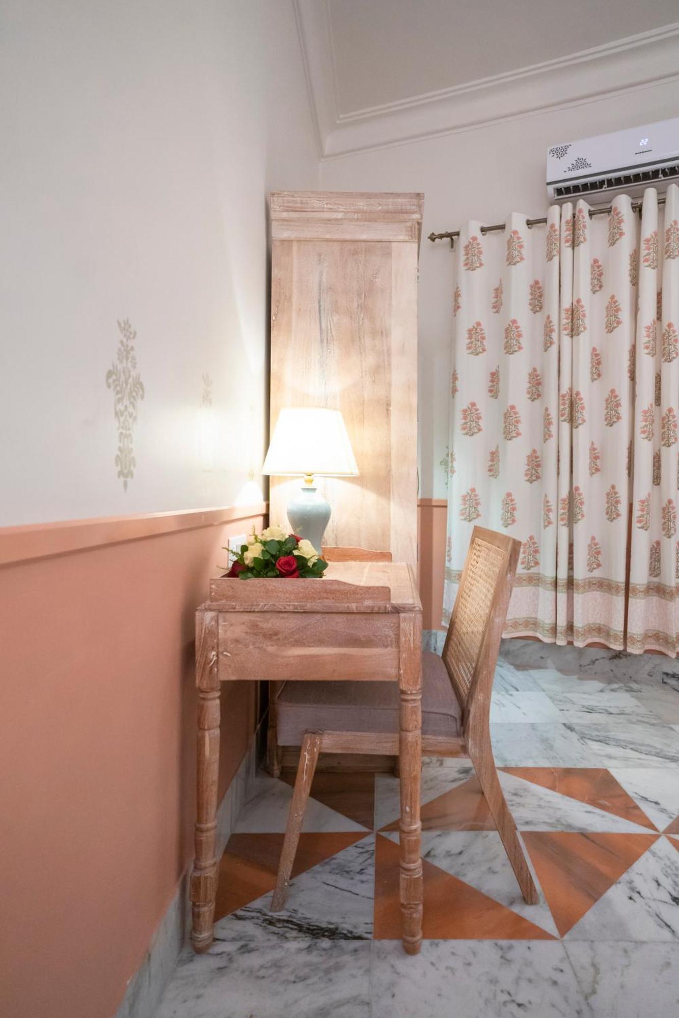 Dev Mahal - A Boutique Heritage Hotel Джайпур Екстериор снимка