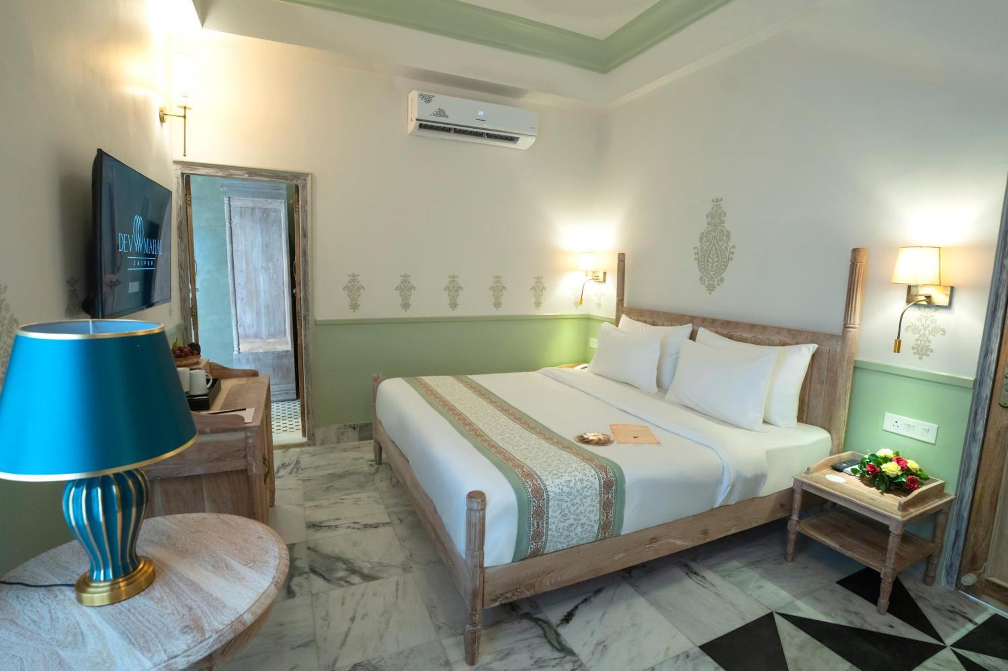 Dev Mahal - A Boutique Heritage Hotel Джайпур Екстериор снимка