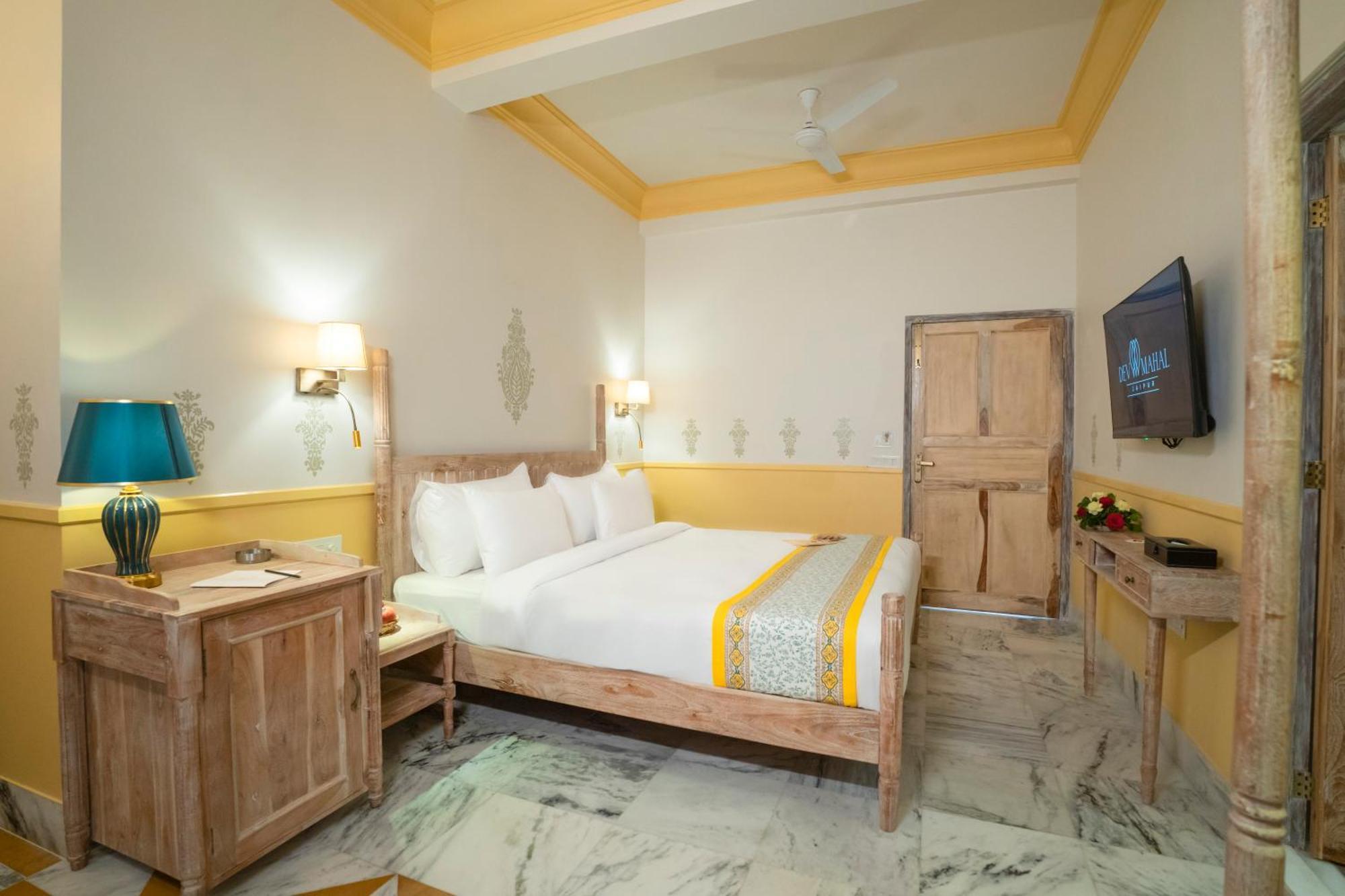 Dev Mahal - A Boutique Heritage Hotel Джайпур Екстериор снимка