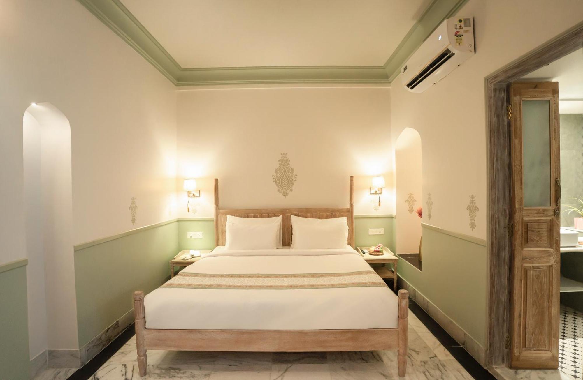 Dev Mahal - A Boutique Heritage Hotel Джайпур Екстериор снимка