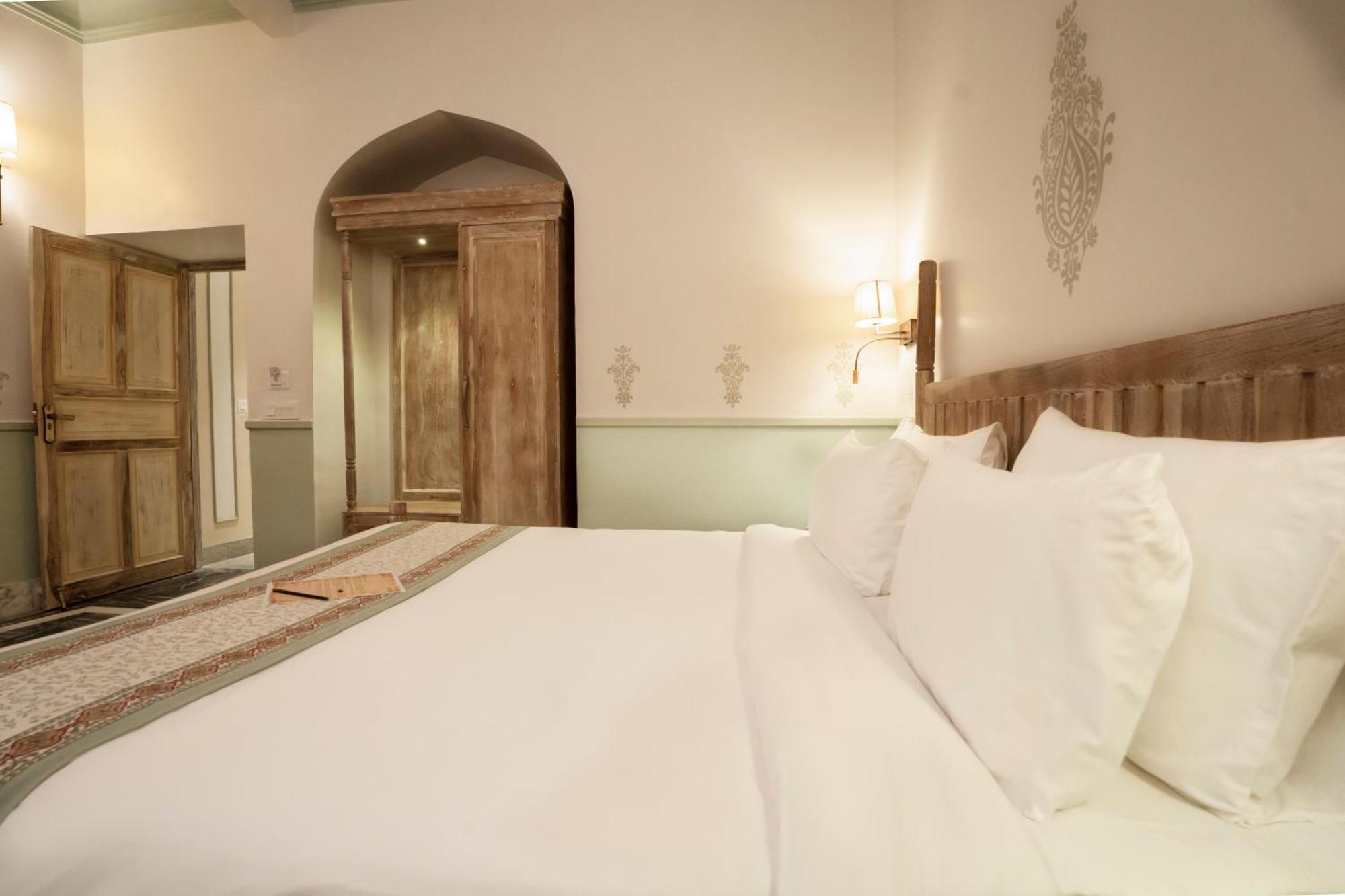 Dev Mahal - A Boutique Heritage Hotel Джайпур Екстериор снимка