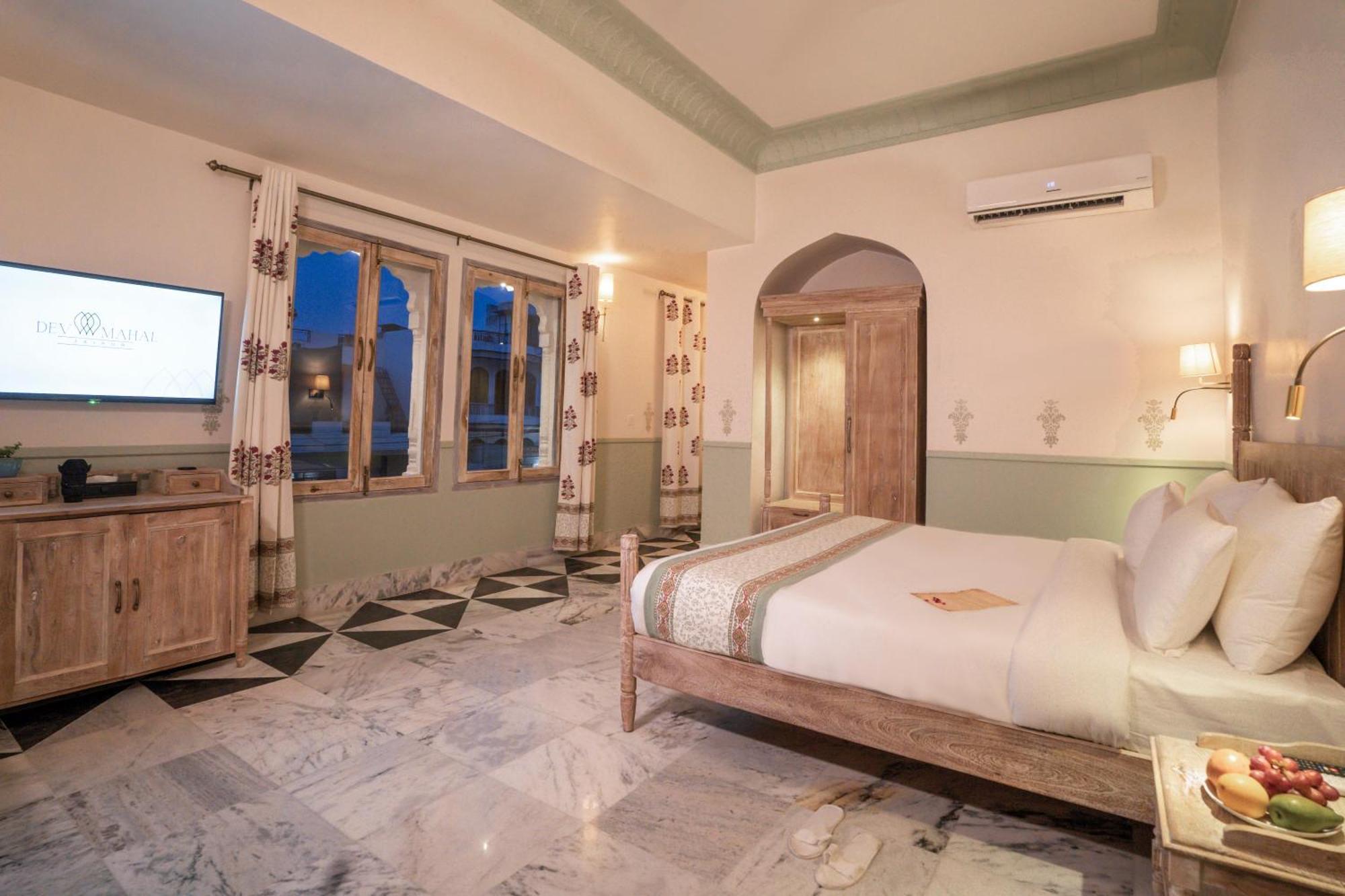 Dev Mahal - A Boutique Heritage Hotel Джайпур Екстериор снимка