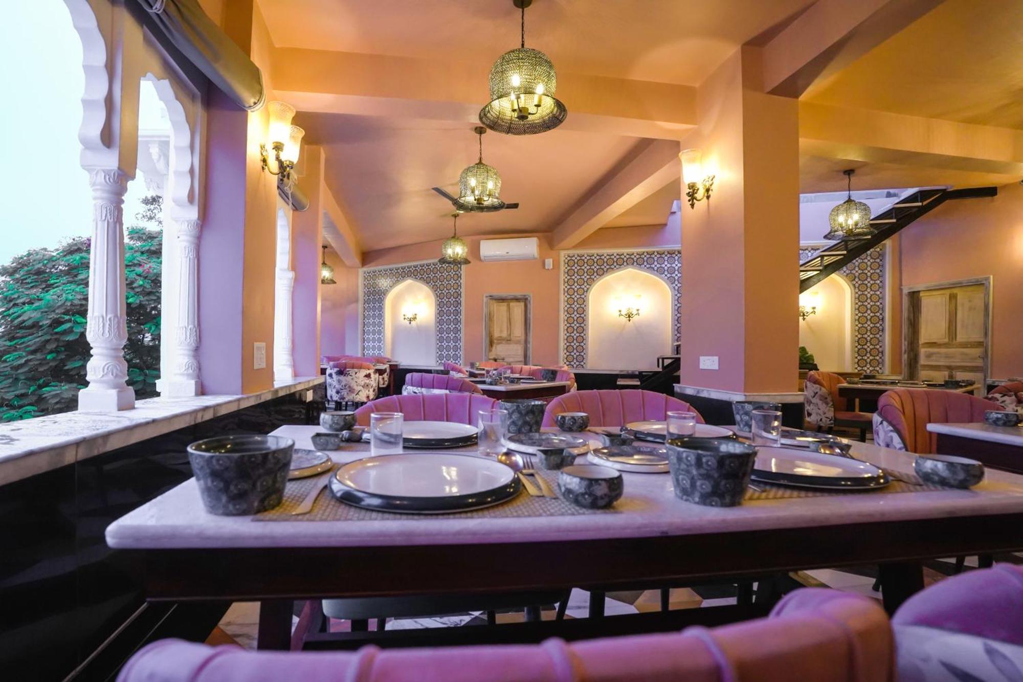 Dev Mahal - A Boutique Heritage Hotel Джайпур Екстериор снимка