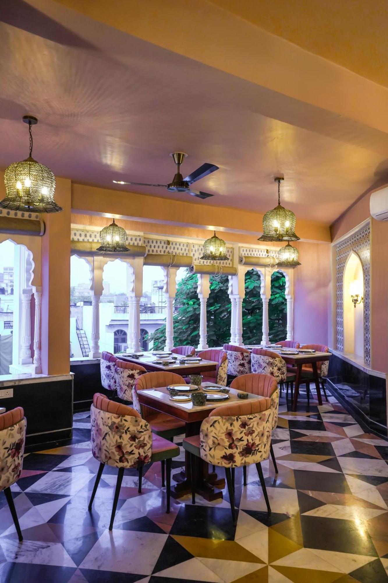 Dev Mahal - A Boutique Heritage Hotel Джайпур Екстериор снимка