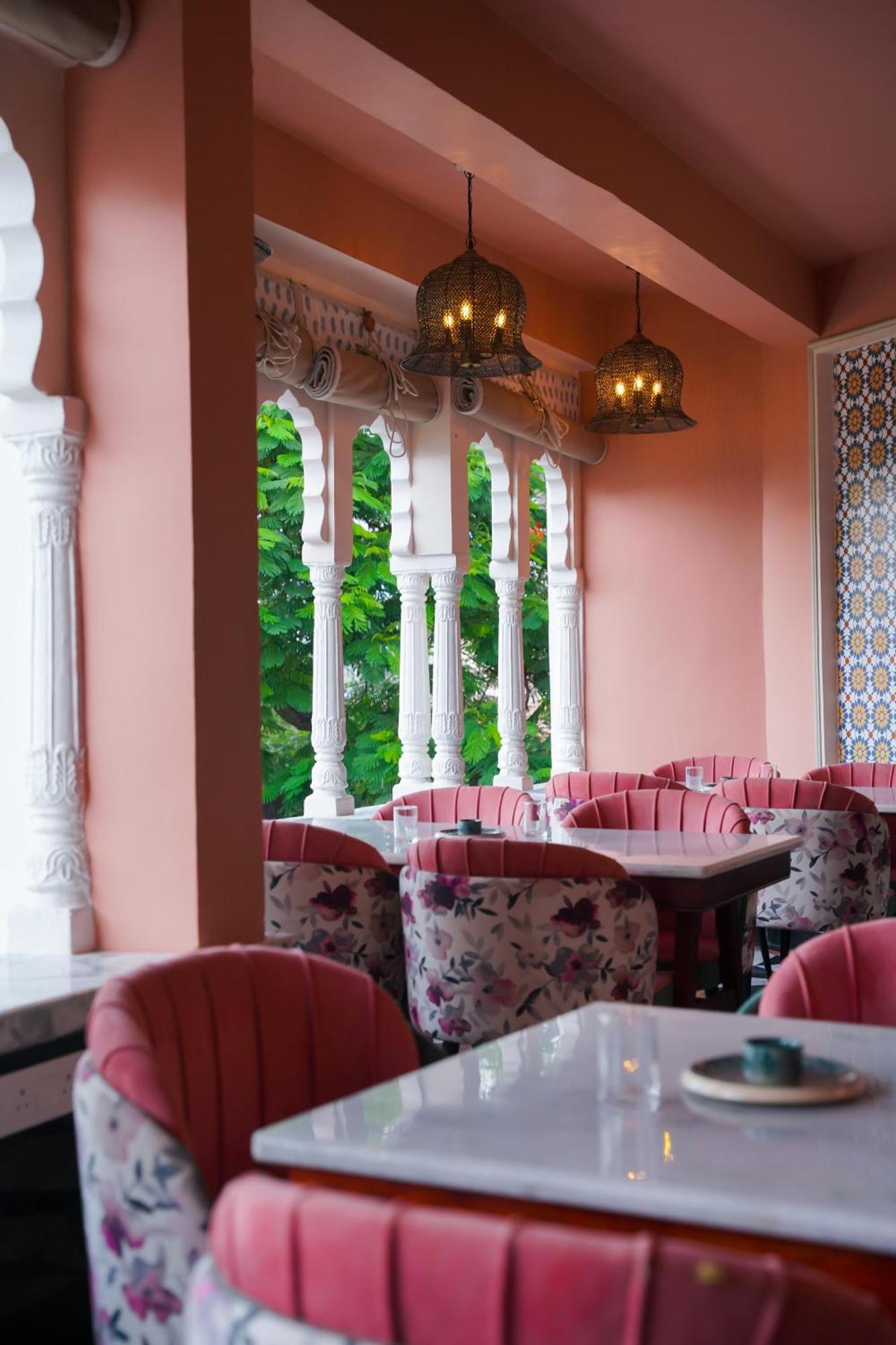 Dev Mahal - A Boutique Heritage Hotel Джайпур Екстериор снимка
