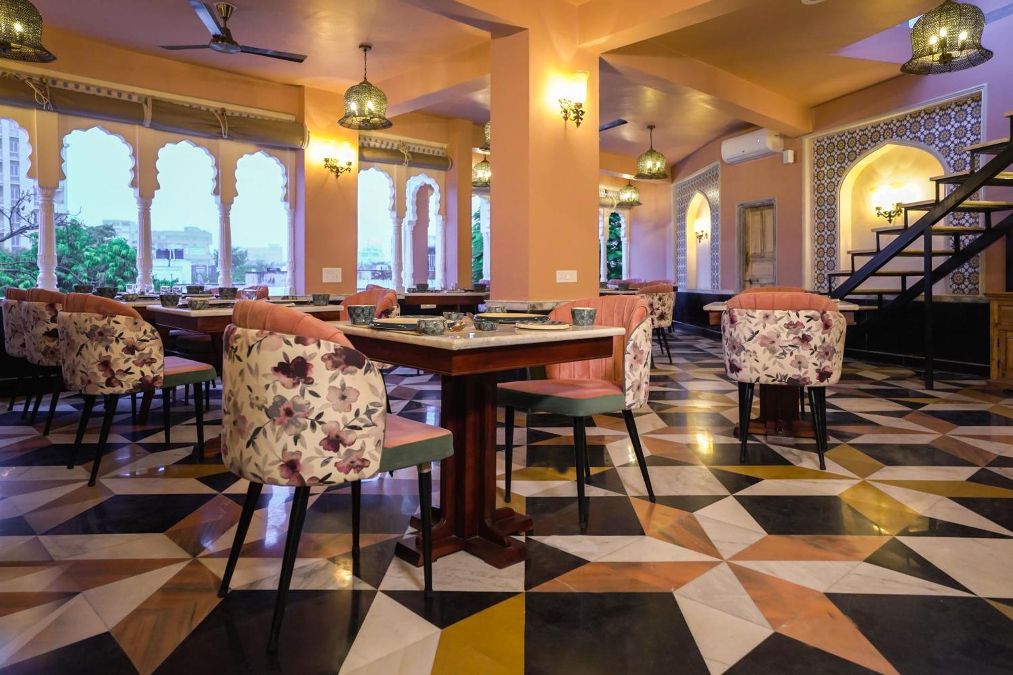Dev Mahal - A Boutique Heritage Hotel Джайпур Екстериор снимка