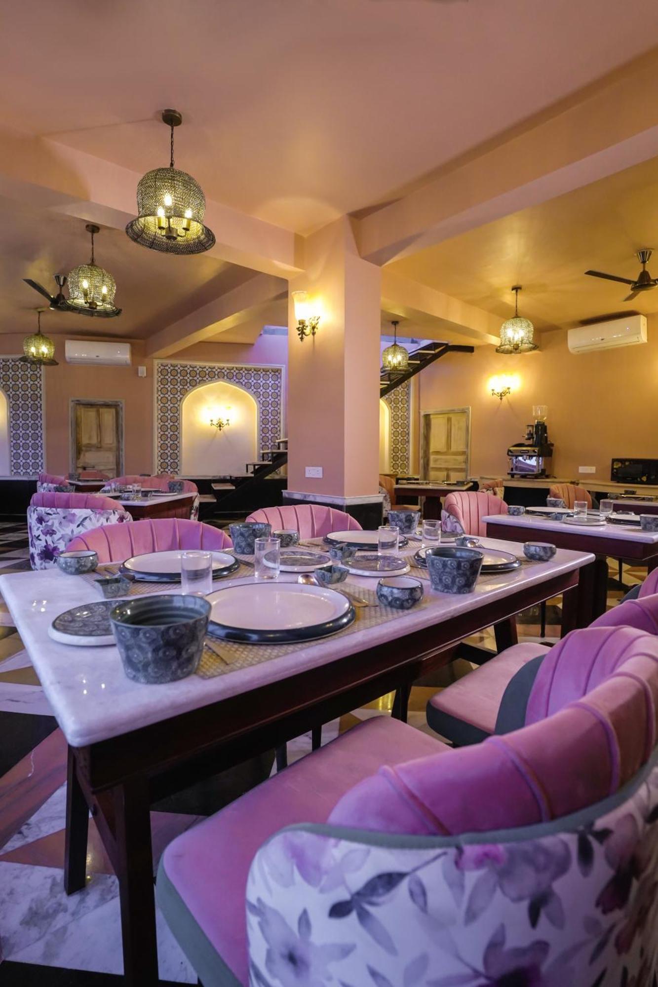 Dev Mahal - A Boutique Heritage Hotel Джайпур Екстериор снимка
