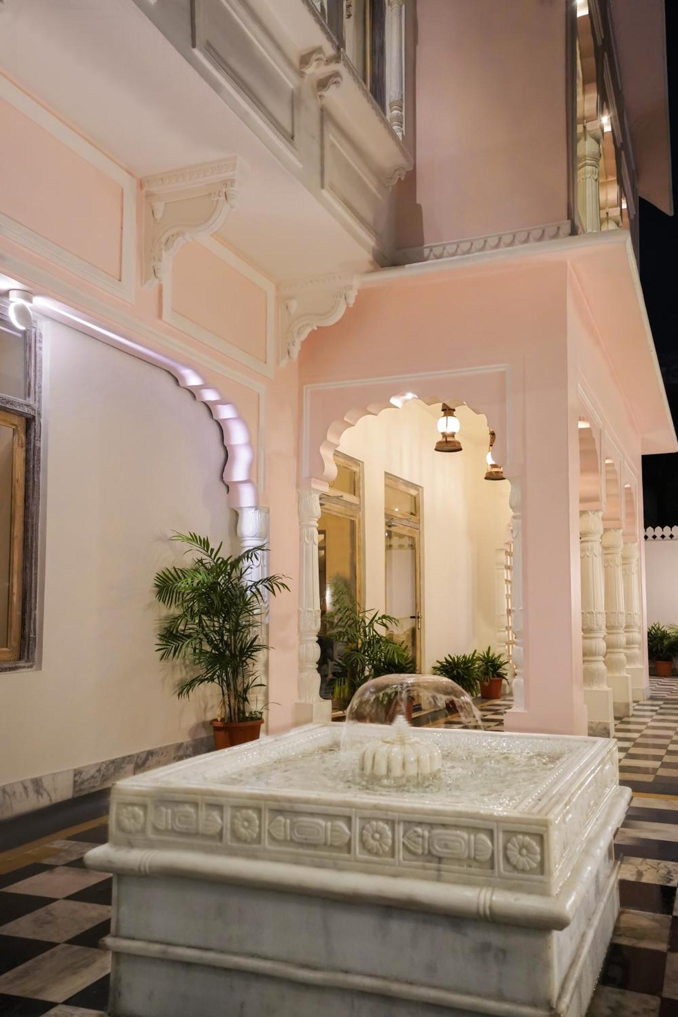 Dev Mahal - A Boutique Heritage Hotel Джайпур Екстериор снимка