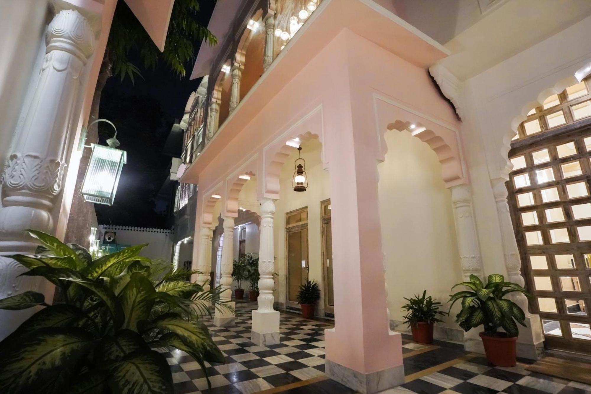 Dev Mahal - A Boutique Heritage Hotel Джайпур Екстериор снимка