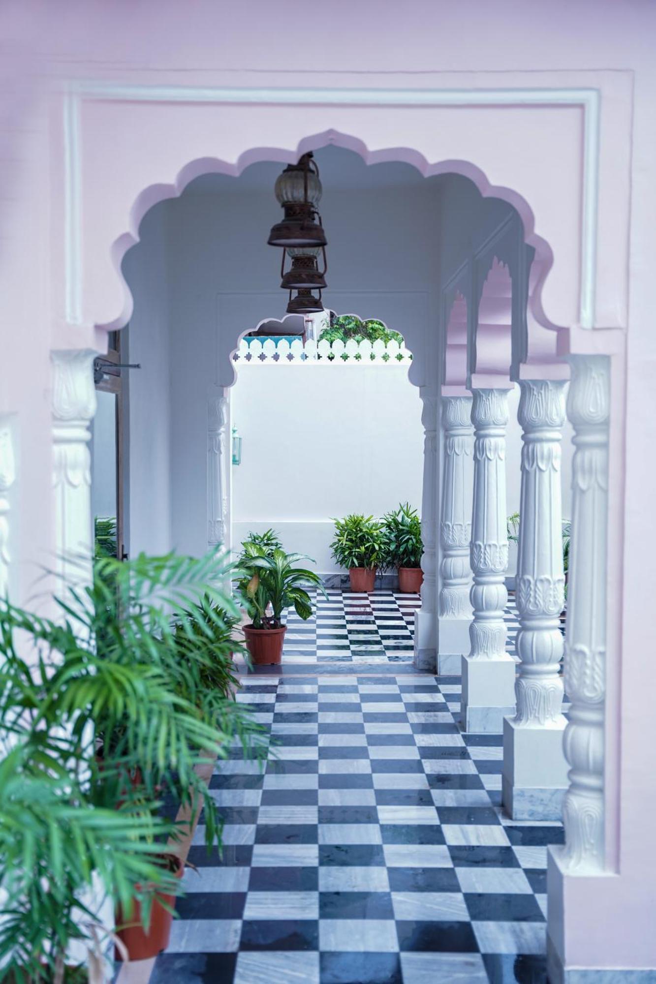 Dev Mahal - A Boutique Heritage Hotel Джайпур Екстериор снимка