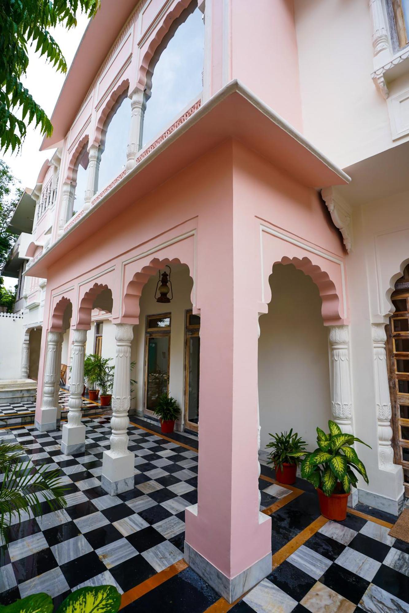 Dev Mahal - A Boutique Heritage Hotel Джайпур Екстериор снимка