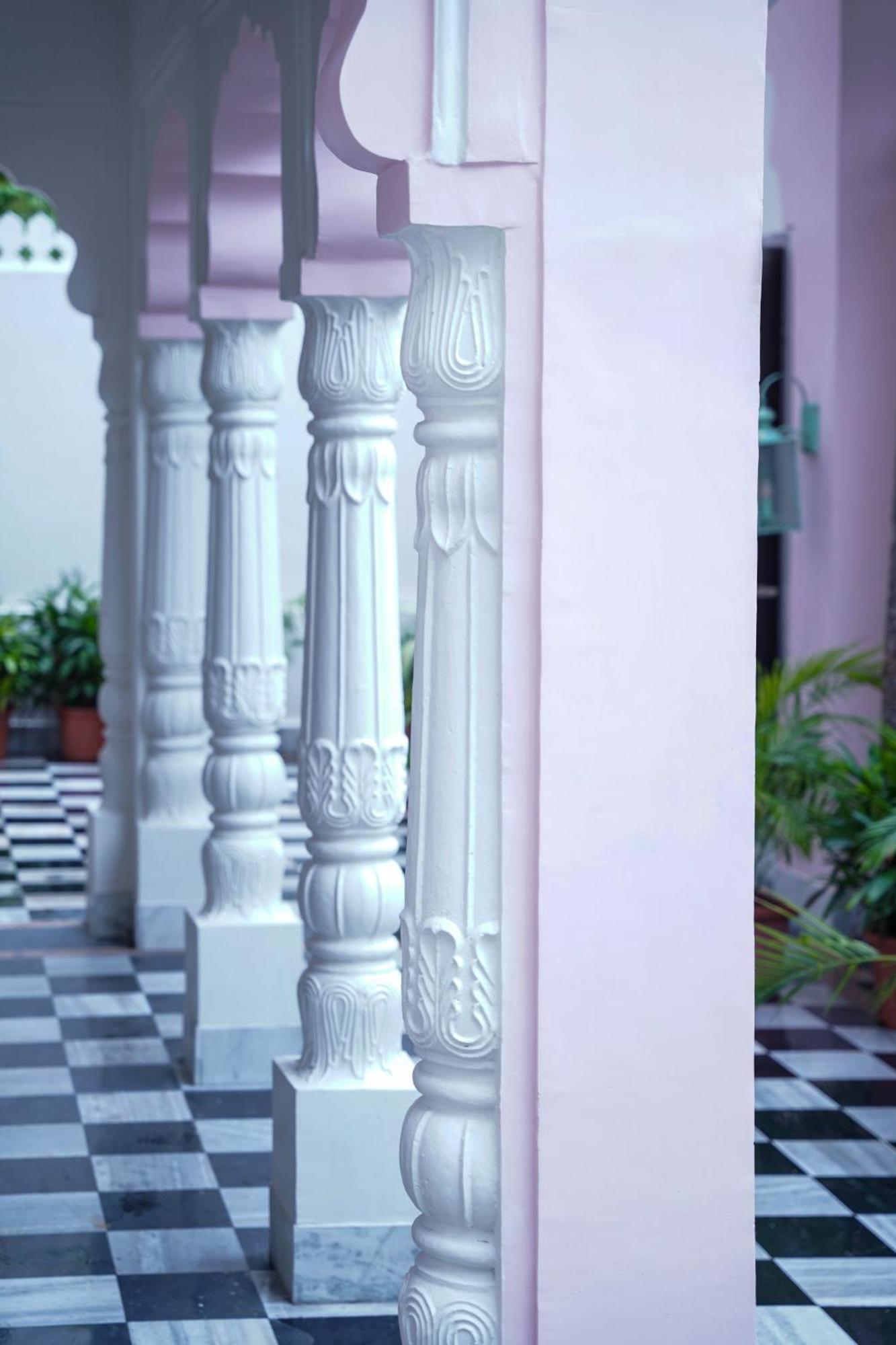Dev Mahal - A Boutique Heritage Hotel Джайпур Екстериор снимка