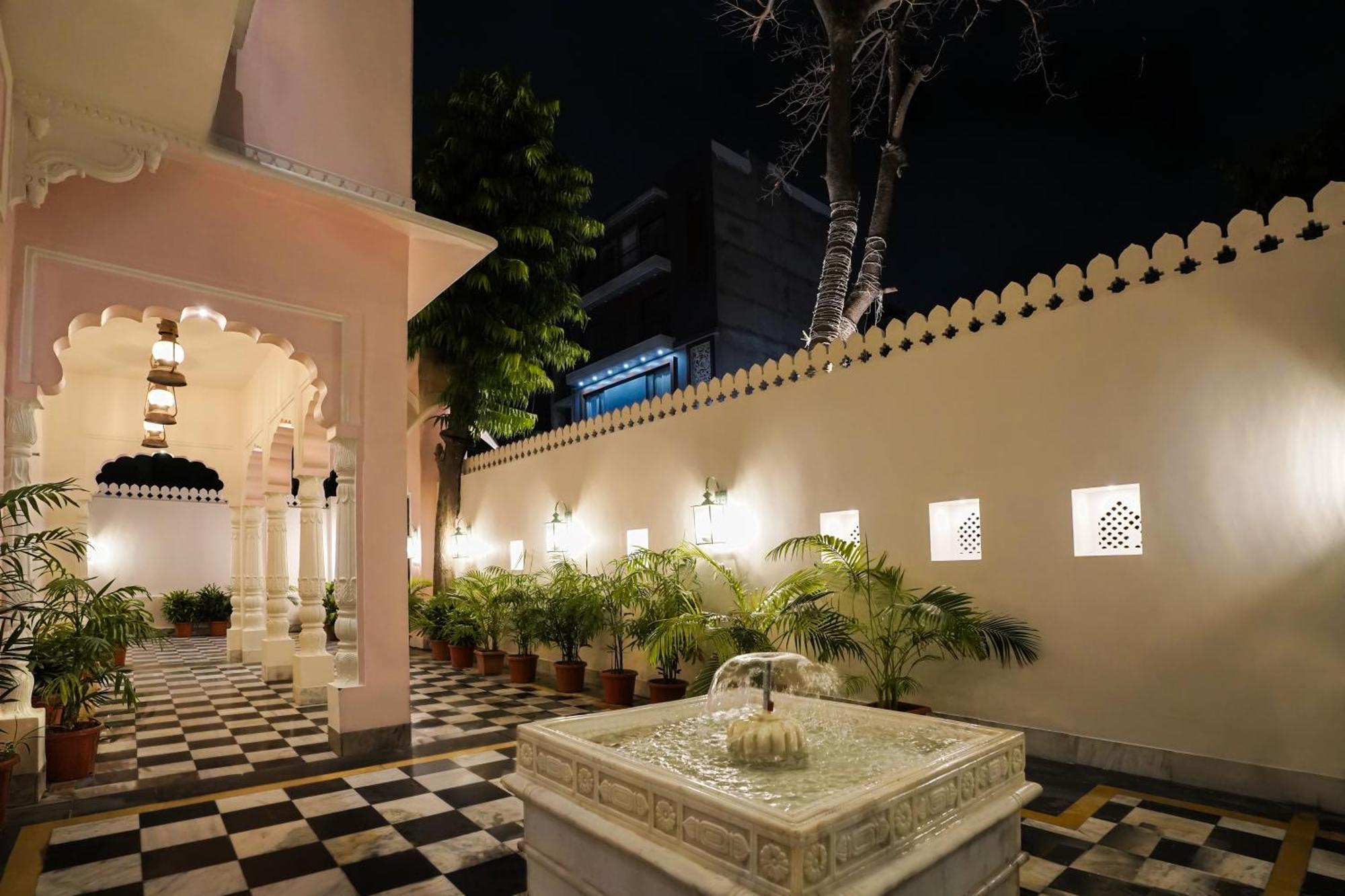 Dev Mahal - A Boutique Heritage Hotel Джайпур Екстериор снимка