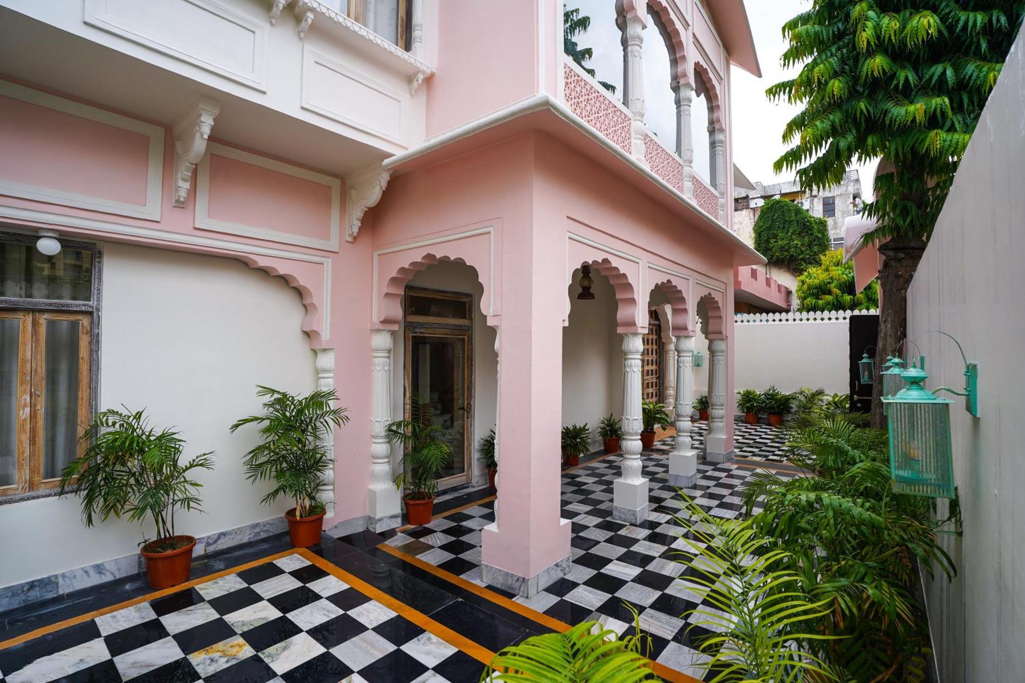 Dev Mahal - A Boutique Heritage Hotel Джайпур Екстериор снимка